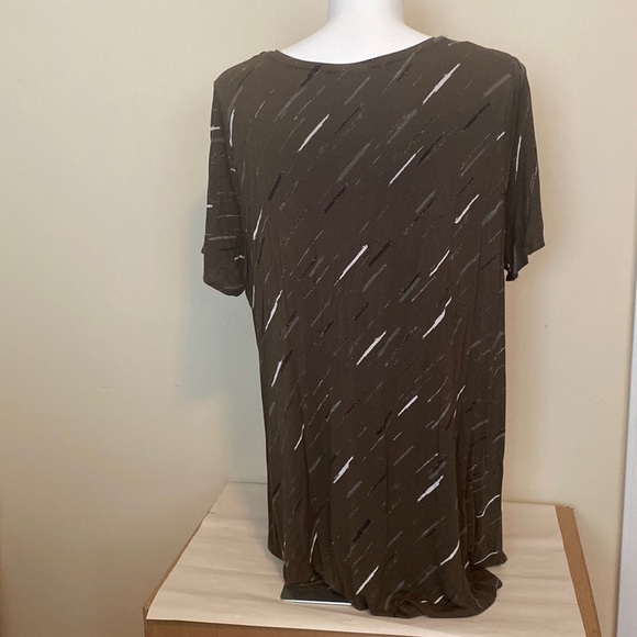 CLOSET CLEANOUT --   3 / $20 DEAL ON THIS ITEM - Picture 2 of 5